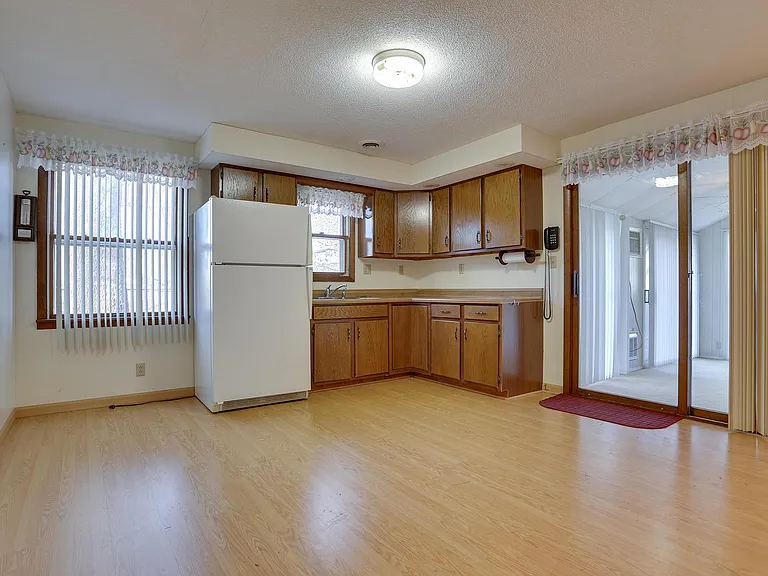 409 N Vorcey St — Photo 15