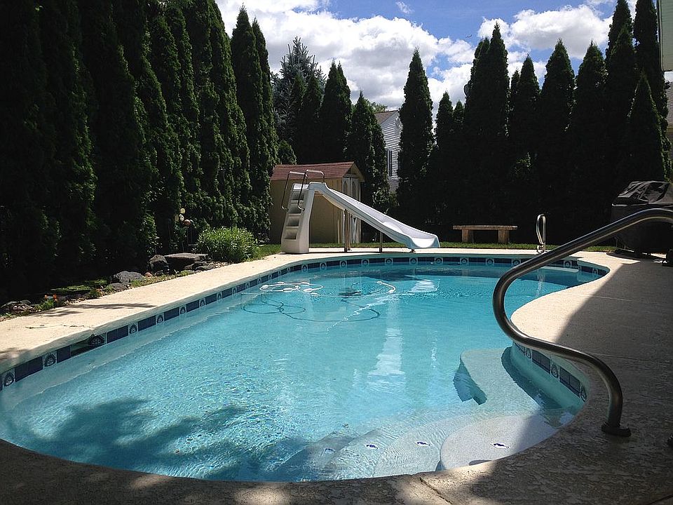 1st image of 613 Primrose Ln