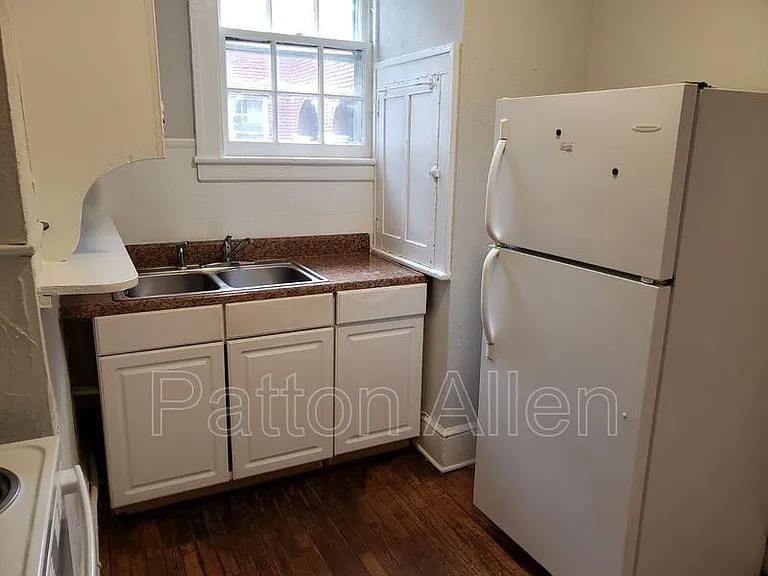 116 E Chestnut St #25 — Photo 10