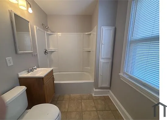 10905 Elmwood Ave — Photo 5