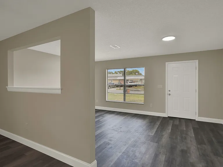 120 W Towne Pl — Photo 8