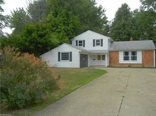 27254 Bellevue Dr, North Olmsted, OH 44070