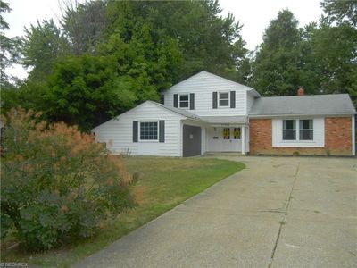 27254 Bellevue Dr, North Olmsted, OH, 44070