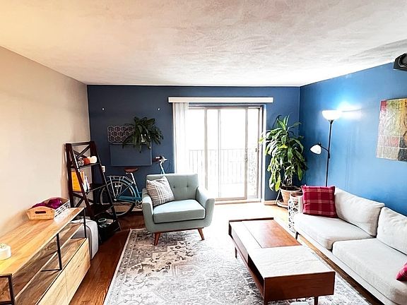 5th image of 400 Governors Dr APT 33