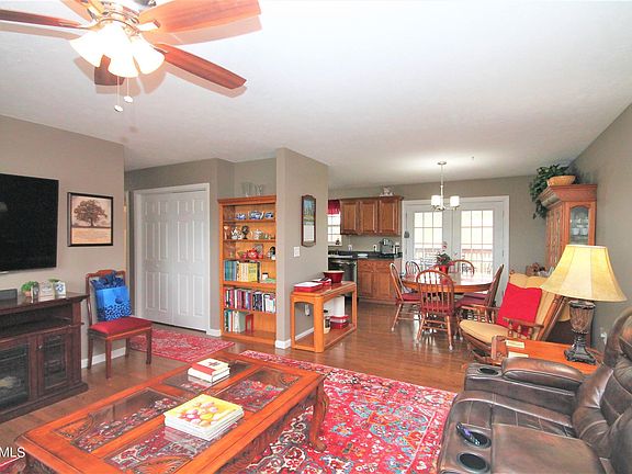 3rd image of 4612 Clifton Ln
