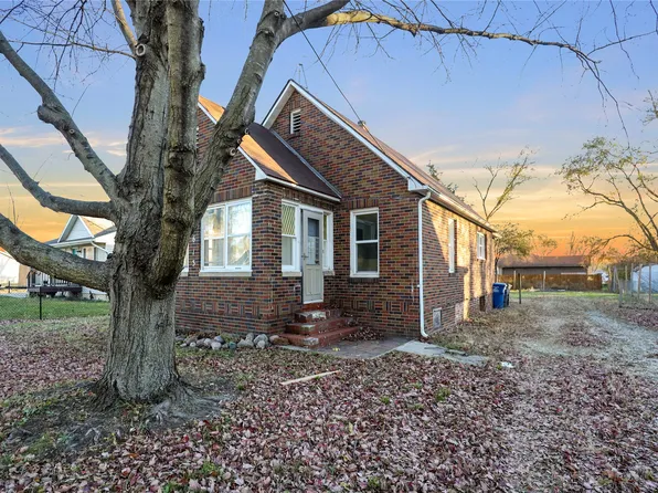 2613 E Elm St, Des Moines, IA 50317