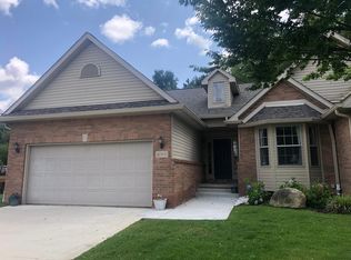 59635 Twin Pines Dr, New Hudson, MI 48165