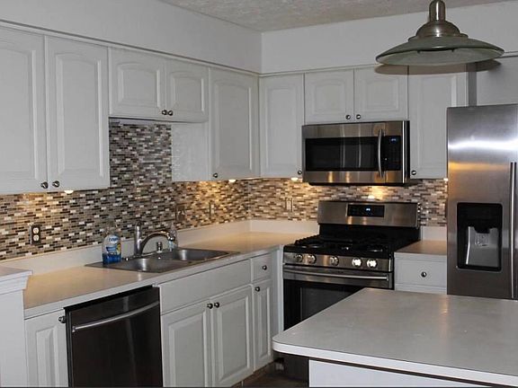 2nd image of 801 Patuxent Run Cir