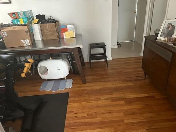 4th image of 27 Howard St