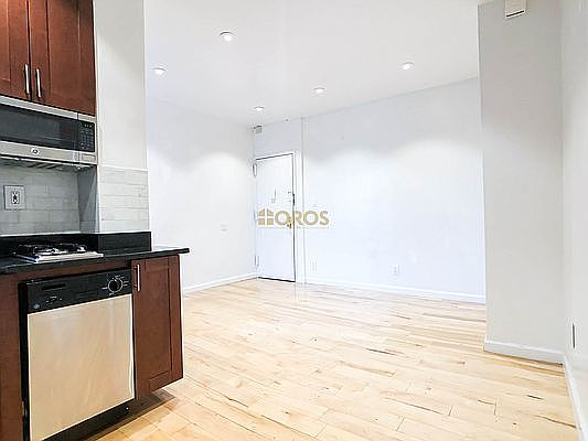 4th image of 262 E 2nd St APT 3A