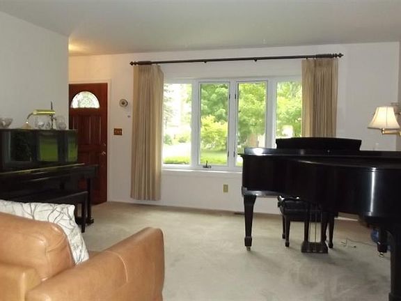 2nd image of 615 Archwood Dr