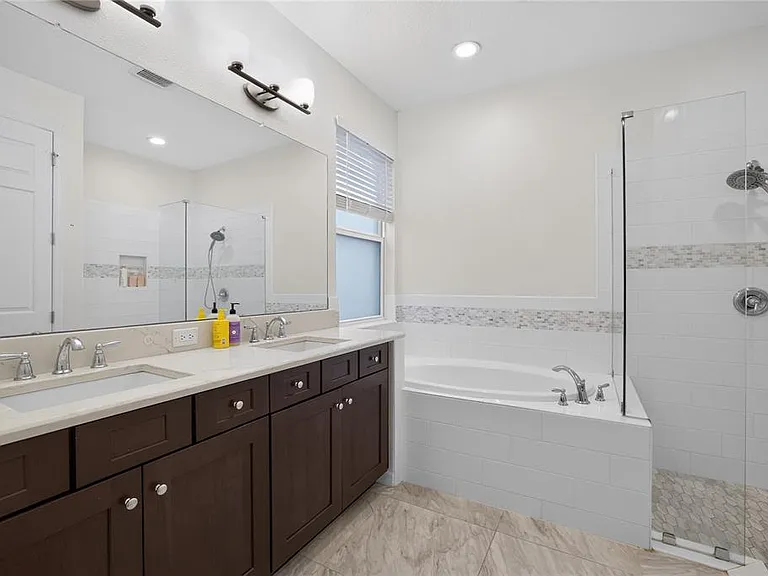 8016 Marbella Creek Ave — Photo 20