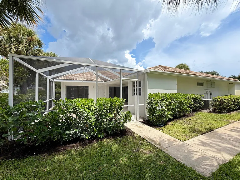 6104 Red Oak Ct — Photo 10