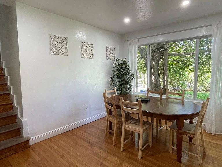 851 NW 14th Ct — Photo 3