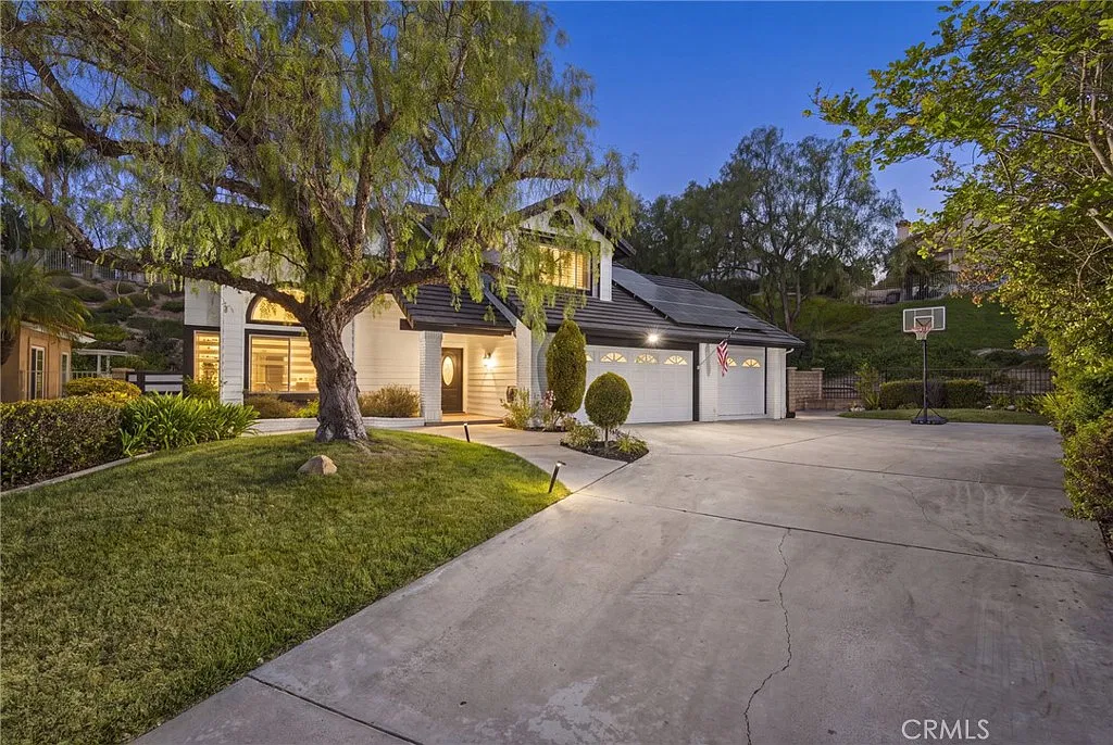 4 bed, 3.5 bath, 2500 sqft, $6,400 — Photo 2