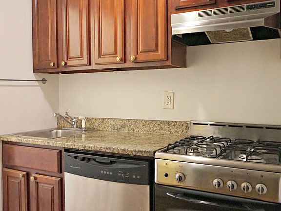 3rd image of 111 Saint Marks Pl APT 5