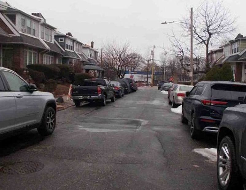 Exterior Neighborhood (street photo)