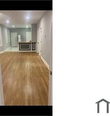 5th image of 956 E Grand Blvd