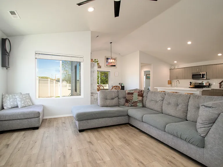 406 Hildago Way — Photo 36