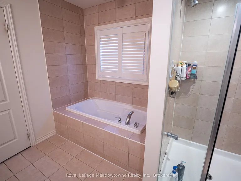 1528 Chretien St — Photo 27
