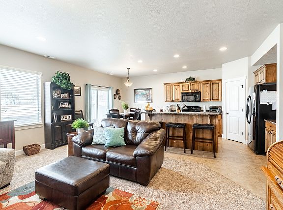 5th image of 1247 N Silver Crest Dr