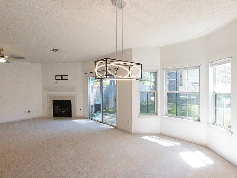 1355 Lake Dr — Photo 5