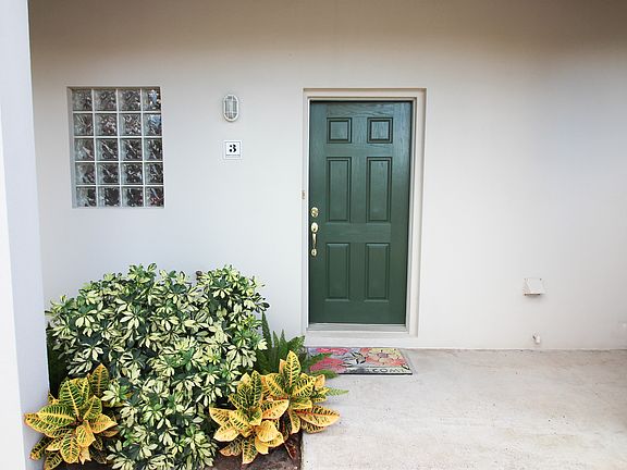 113 E. Retama #3
