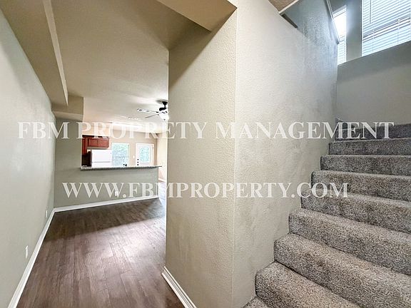 3rd image of 472 Pecan Hollow St