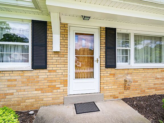 3rd image of 465 Dimmick Ave