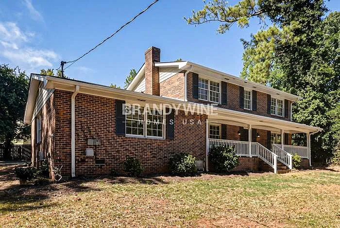 4 bed, 2.5 bath, 2406 sqft, $2,250 — Photo 2