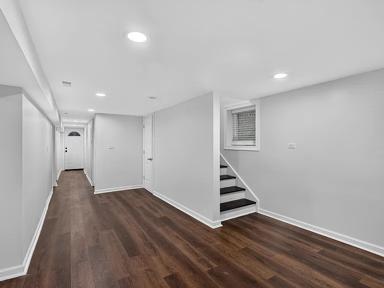 3023 W Wellington Ave — Photo 20