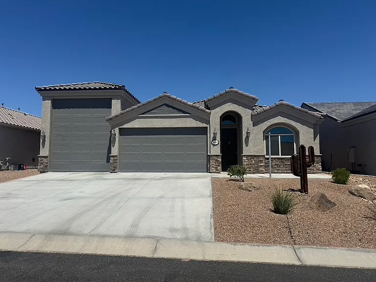 1803 E Alder Cir — Photo 1