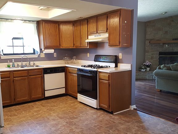 4th image of 5021 Donner Ln