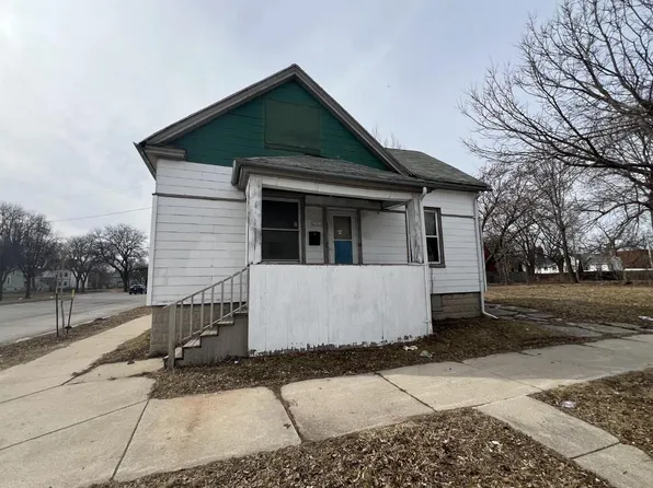 2901 North Mother Simpson WAY, Milwaukee, WI 53206