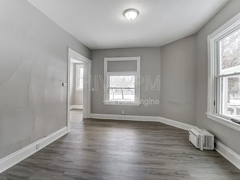 1758 Brewster Ave — Photo 6