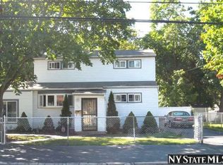 748 Spur Dr N, Bay Shore, NY 11706