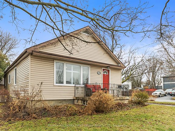 2nd image of 107 Maple St W