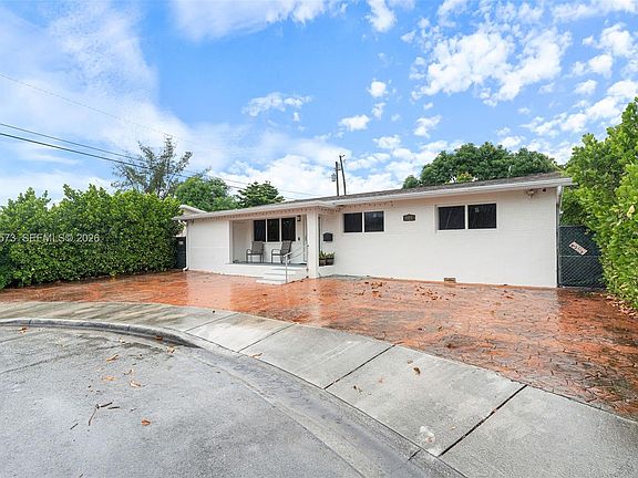 2nd image of 985 SE 2nd Pl
