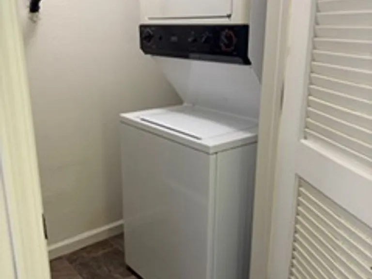 Ashley Square Apartments — Photo 41