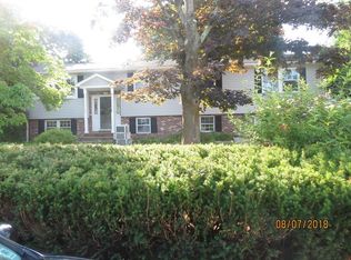 83 River Rd, Lowell, MA 01852