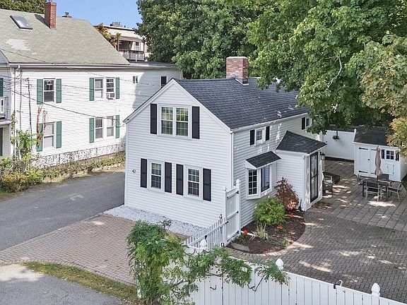 3rd image of 42 Newton St