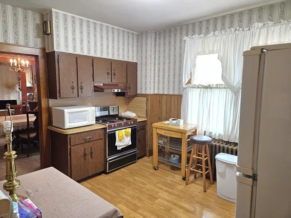 805 Cedar Ave, Secaucus, NJ 07094