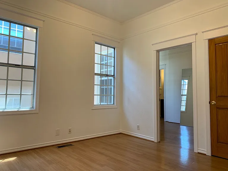 627 N Hill Pl — Photo 14