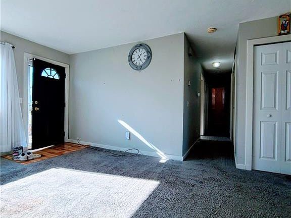 3rd image of 9881 Green Dr