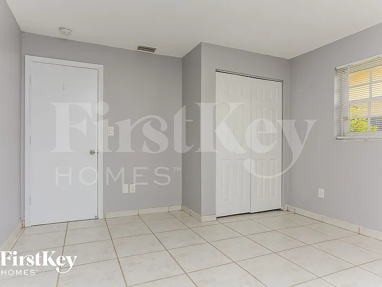 4006 NW 76th Ave — Photo 10