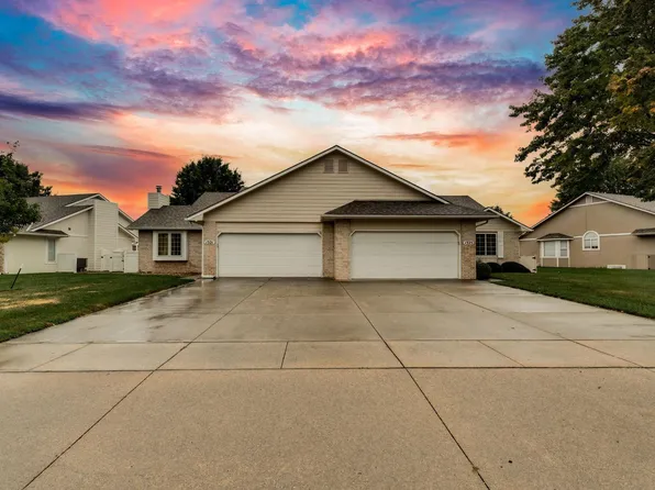 1321 Stone Bridge Dr, Hutchinson, KS 67502