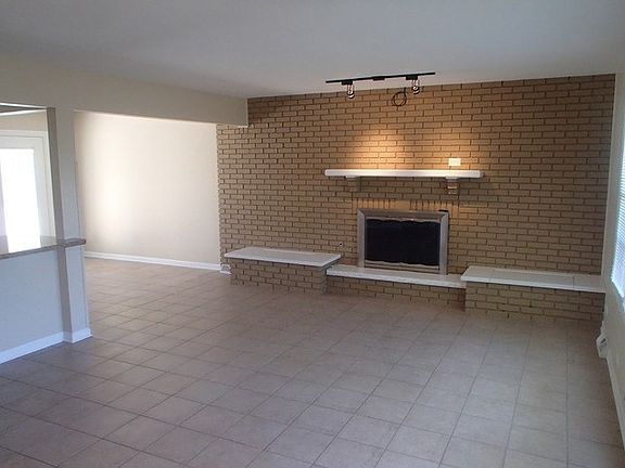 5th image of 633 Shorewood Dr