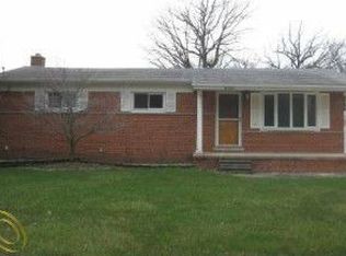 16202 Helen St, Southgate, MI 48195