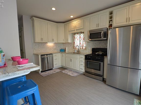 2nd image of 127 Lincoln Dr