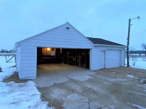 3+ detached stall garage